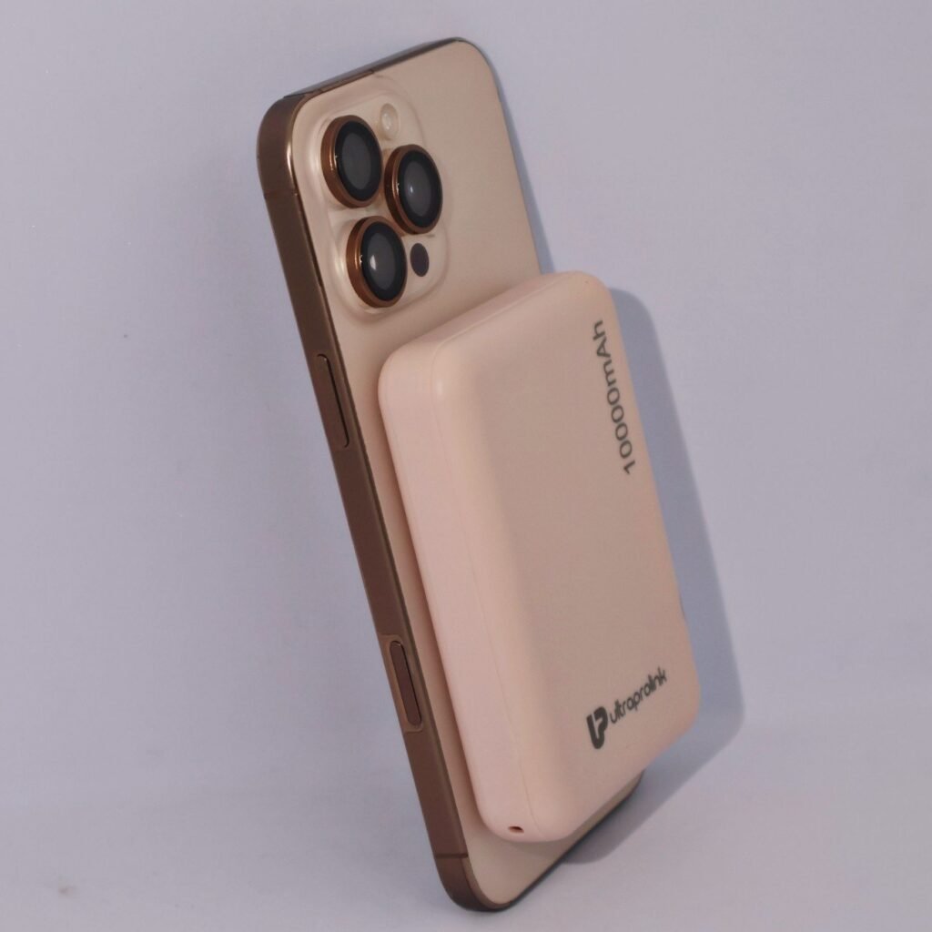 Juice-Up Mag 6-MagSafe Powerbank-10000 mAh-Pink view 3